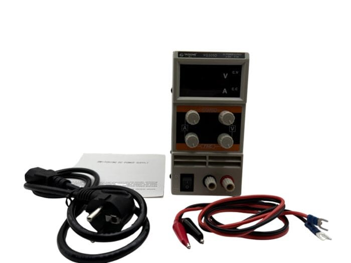alt: باور سبلاي إلكتروني YG305D 30V 5A مع شاشة عرض رقمية وأزرار تحكم